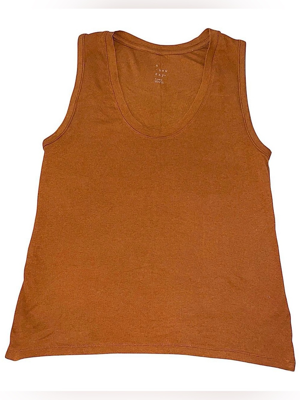 brown tank top.